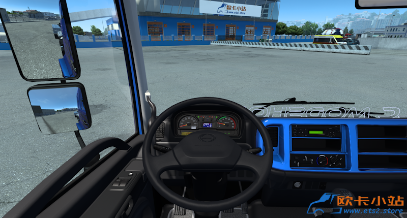 Hino 500-驾驶舱.png