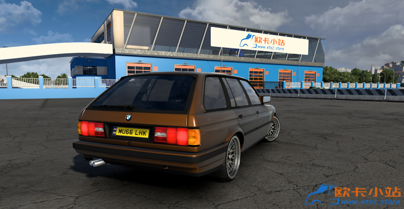 宝马 BMW 3系 E30旅行版-车尾.png