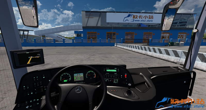 奔驰 Tourismo 16 RHD & Relax-驾驶舱.png