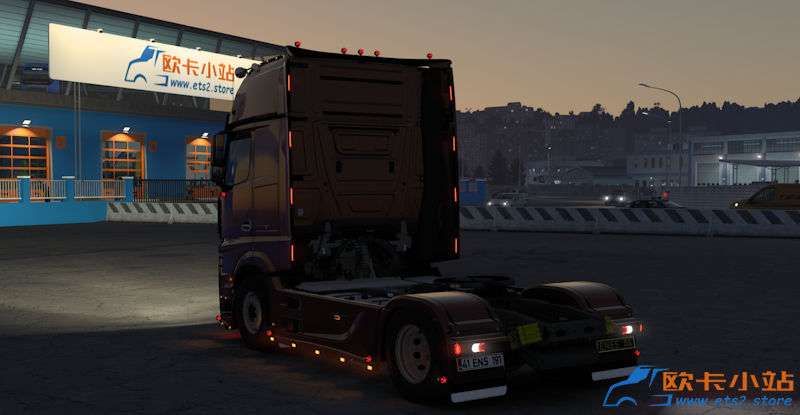 奔驰 Actros 1851 改装卡车-夜间车尾灯.png