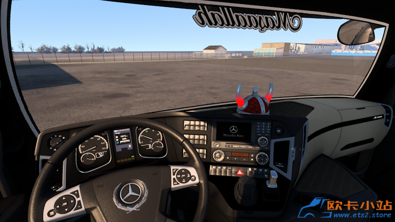 奔驰 Actros 1851 改装卡车-驾驶舱.png